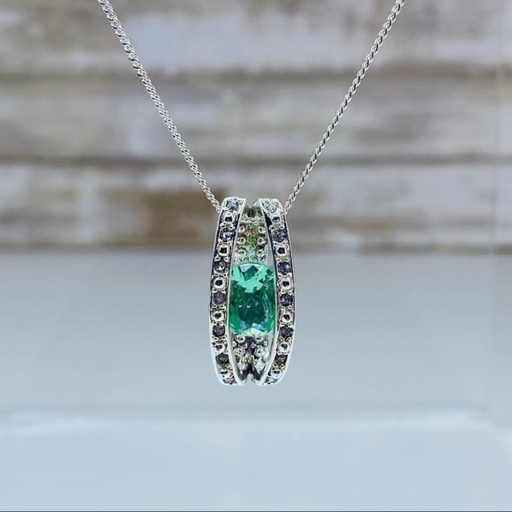 ENVY ME NECKLACE- AVON - Picture 2 of 10